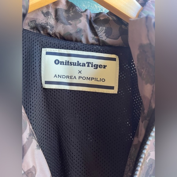 Men’s Medium Onitsuka Tiger x Andrea Pimpilio jacket with concealable hood - Picture 6 of 6